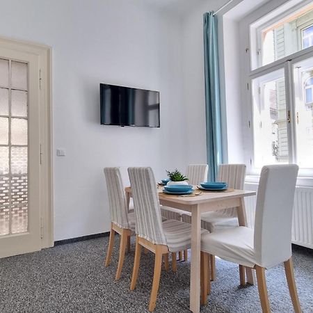 Finnem Rentals Tyrsova Prague Luaran gambar