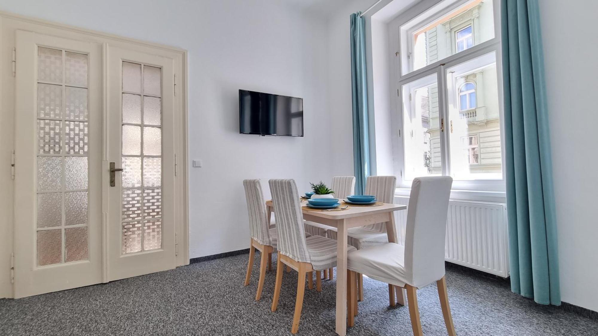 Finnem Rentals Tyrsova Prague Luaran gambar