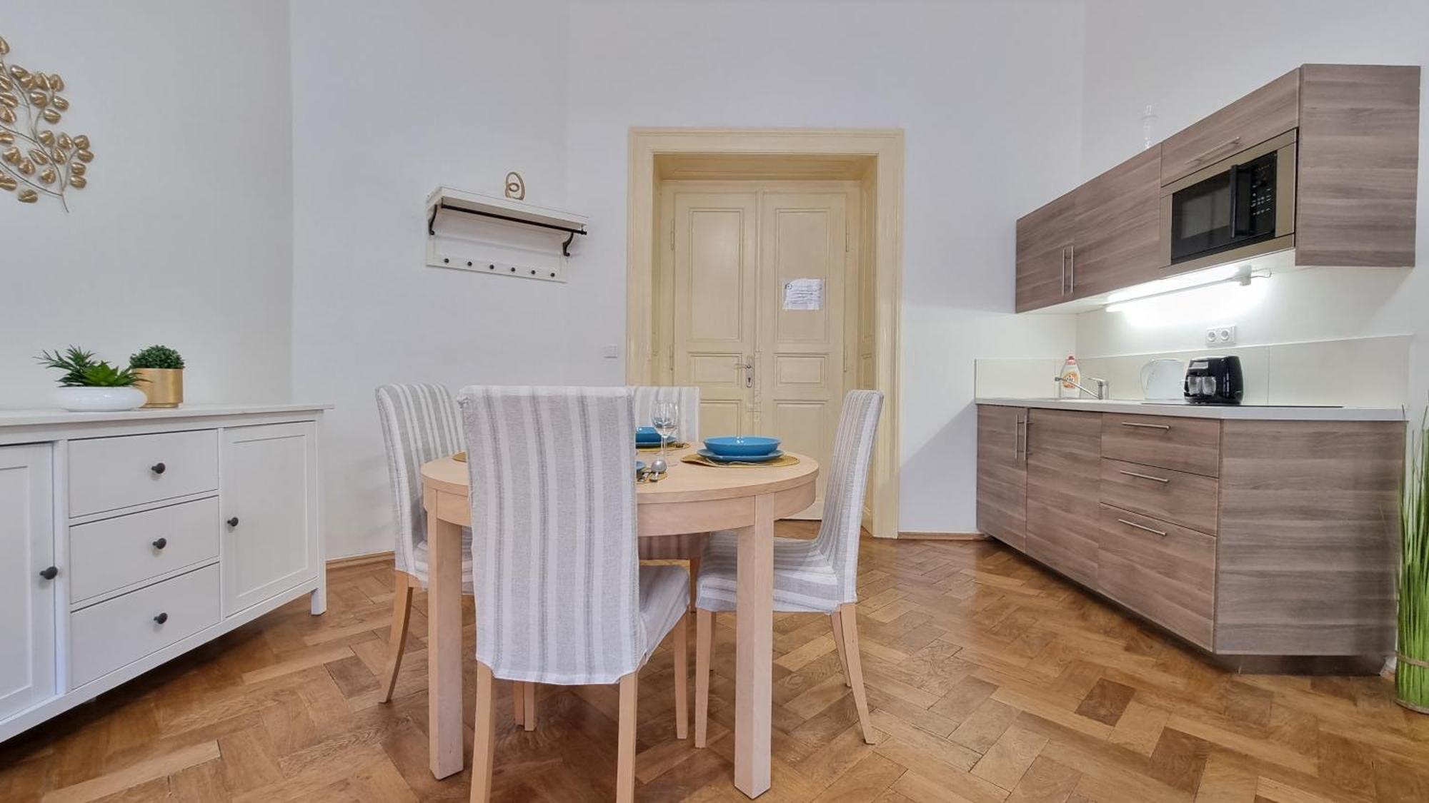 Finnem Rentals Tyrsova Prague Luaran gambar