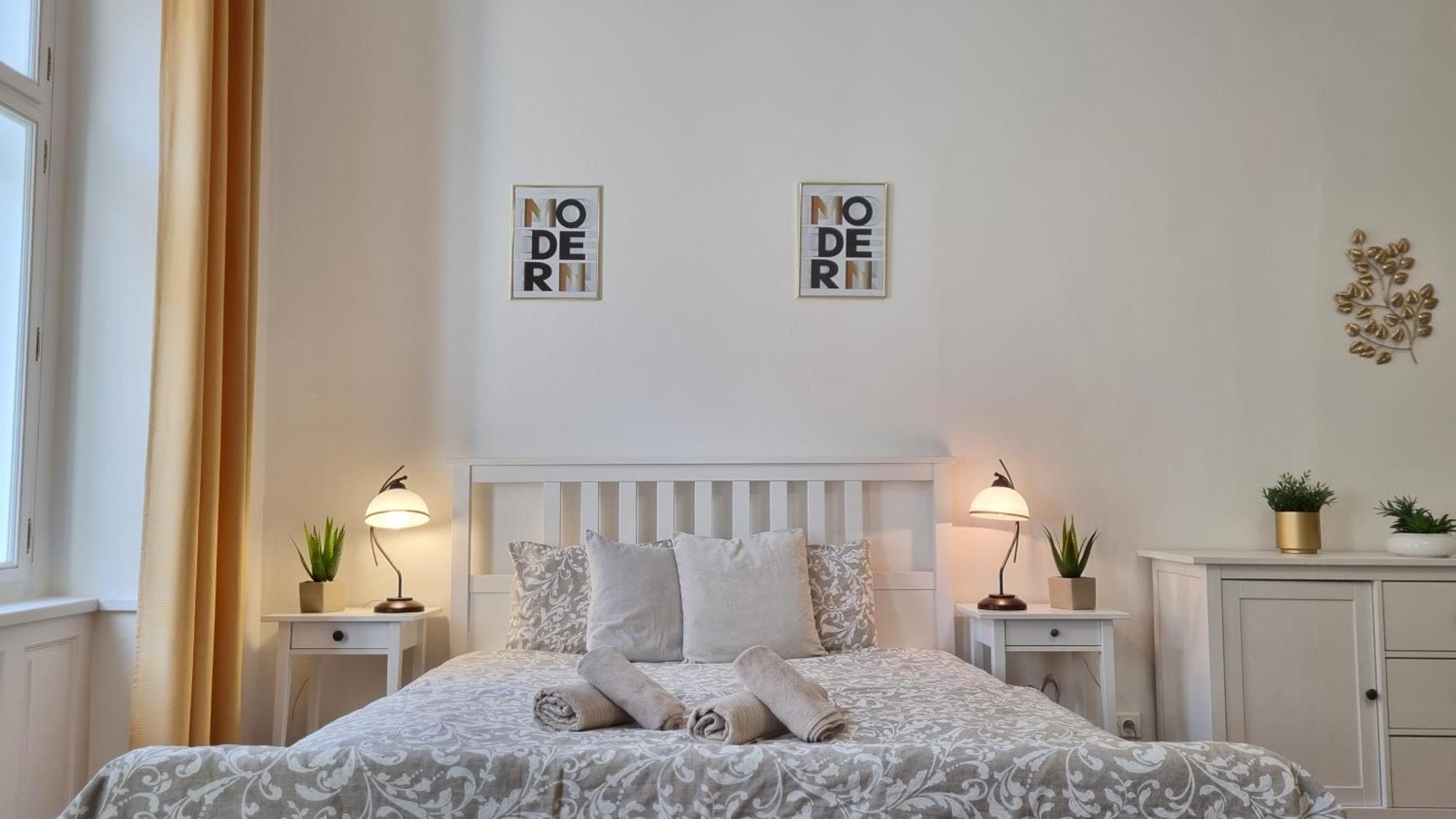 Finnem Rentals Tyrsova Prague Luaran gambar