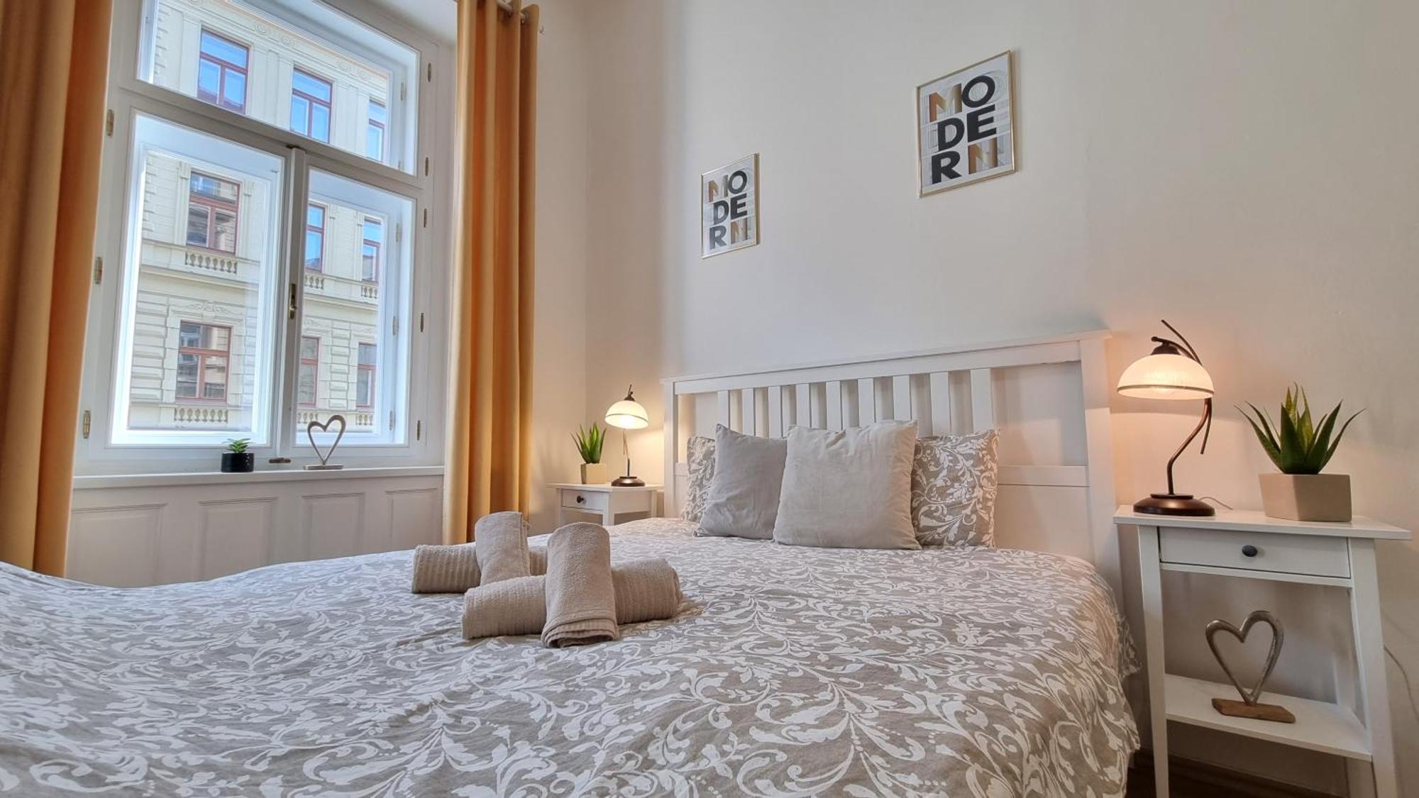 Finnem Rentals Tyrsova Prague Luaran gambar