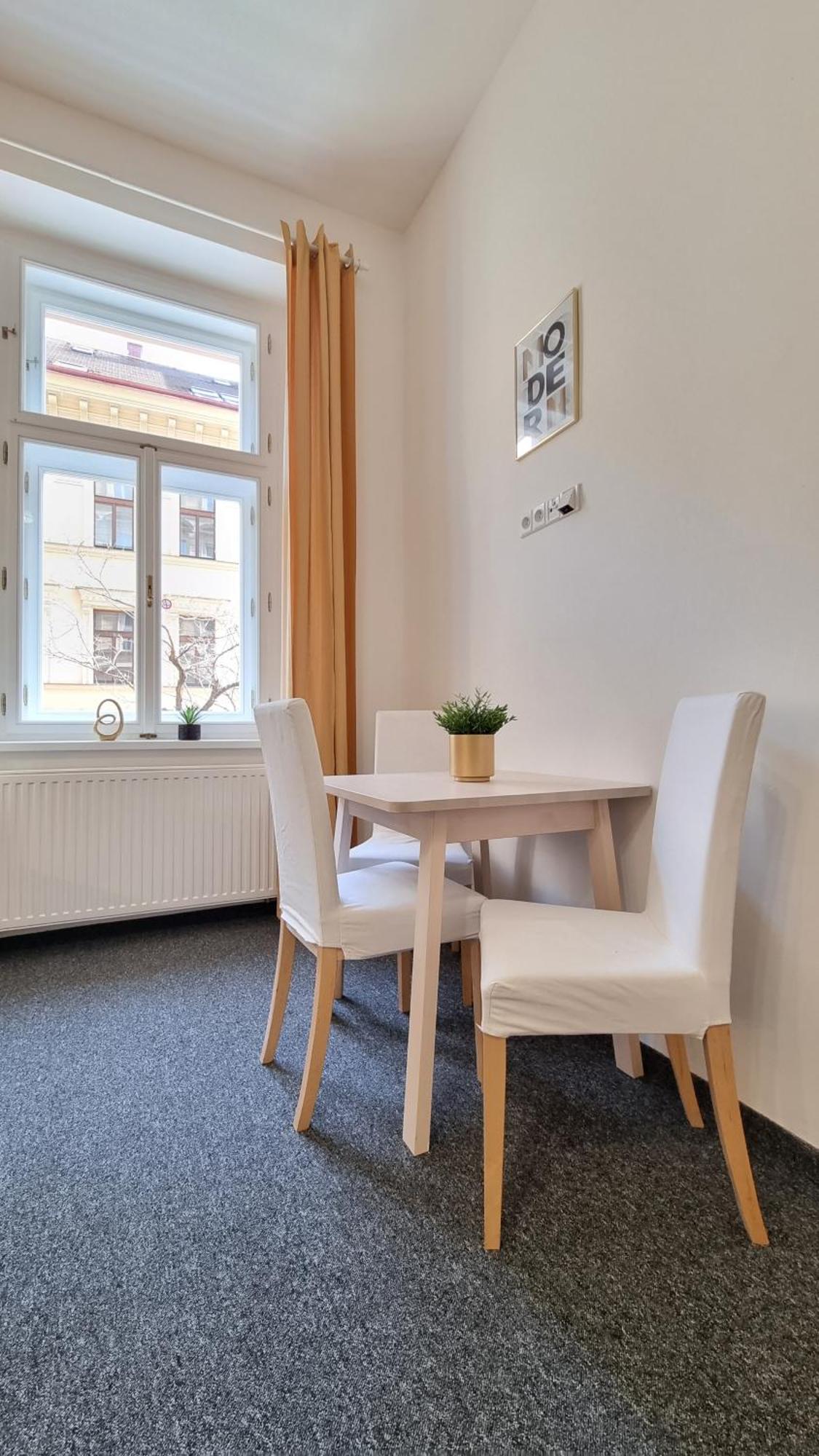 Finnem Rentals Tyrsova Prague Luaran gambar